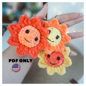 Plush sun crochet keychain pattern, kawaii sun plush keychain, cute crochet amigurumi pattern