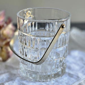 Chique vintage Franse ijsemmer met metalen handvat - helder glas, circa 1970 - barbenodigdheden essentieel, authentieke Franse glazen ijsemmer uit de jaren 70