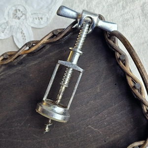 Vintage Metal Wine Bottle Opener – Classic Corkscrew, 15 cm