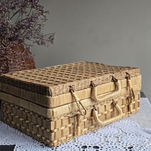 Vintage rieten opbergmand met deksel | Handgeweven doos van natuurlijk rotan | Rustieke boerderijopslag | Rechthoekige mand