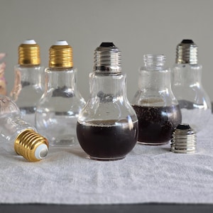 電球型ガラスボトル 6個セット スクリュートップ付き – クリエイティブなドリンクウェア – ウェディングギフト – パーティーカクテルボトル – 200ml – レトロデザイン