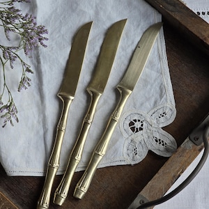 Set of 3 Vintage Brass Knives – Bamboo Handle – 22 cm – Serrated & Pointed Tip – Mid-Century Cheese or Dessert Knives