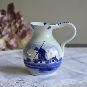 Vintage Delft Creamer – Blue & White Windmill Scene – Hand-Painted Dutch Pottery – Small Pitcher – Farmhouse Kitchen Decor