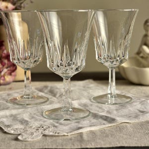 Set of 3 Vintage French Cut Crystal Wine Glasses – Elegant 14.5 cm Clear Crystal Stemware