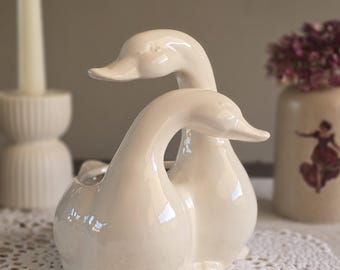 Vintage Ceramic Goose Vase – Romantic Duck Couple – Cream Glazed Pottery – Farmhouse Decor – 16.5 cm