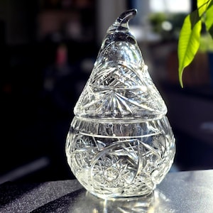 Bonbonnière vintage poire en cristal avec couvercle, bonbonnière en cristal taillé à la main, boîte en verre taillé de style français, décor de vanité européenne des années 1950