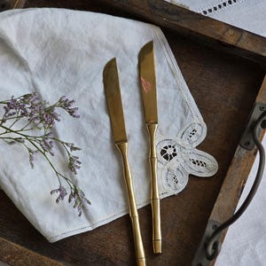 Set of 2 Vintage Nickel Bronze Knives – Bamboo Handles – Decorative Cutlery with Serrated Edge – 21.5 cm (8.5&quot;)