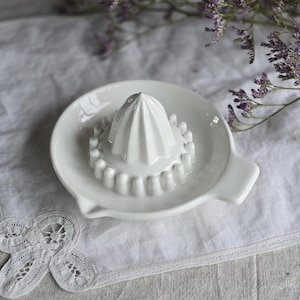 Vintage W. Bartleet & Sons Porslinsjuicepress • Vit Keramik Citruspress 13 cm • Engelskt Köksredskap 1750 Heritage