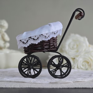 Vintage Miniature Baby Carriage – Wooden, Metal & Fabric Doll Pram, 11 cm Decorative Collectible