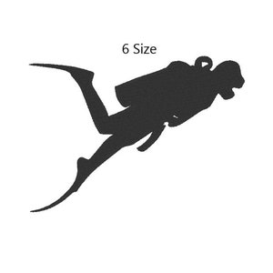 Puede incluir: Silueta de un buceador con tanque y aletas, en blanco y negro.