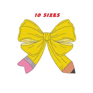 Può includere: Un disegno a forma di fiocco giallo con una punta di matita in basso. La punta della matita è rosa, grigia e marrone. Il testo "10 SIZES" è in rosso in alto. Il fiocco ha un motivo a pois.