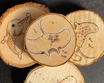 Dessous de verre raie manta en bois pyrograver à la main en France pièce unique idee cadeau original animaux tentacule ChezRenarde