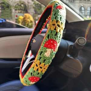 Couvre-volant de voiture champignon fait main | Housse de volant | Accessoires de voiture | Jolie housse de ceinture de sécurité au crochet | Cadeau pour elle