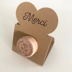 Bouchon de Bouteille de Vin Gravé/Amateur de vin/Cadeau personnalisé facile  Mariage Anniversaire EVG EVJF/Cadeau fêtes Papa Père Maman Mère Frère Soeur  Parrain Marraine : : Produits Handmade