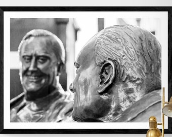 Allies Sculpture Close-Up: Monochrome Photograph of Churchill and Roosevelt Engaged in Friendly Conversation