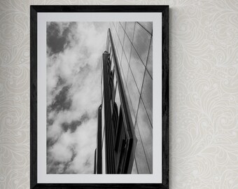 Urban Chic Photography: Striking Monochrome Office Building with Sky Reflections