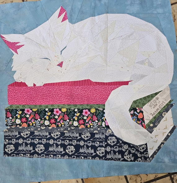 A Puuurfect Place for a Nap: White Kitty Foundation paper piecing quilt pattern 40x40"