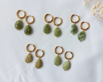 Groene Jade oorbellen | gold plated rvs | uniek en handgemaakt