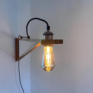Handcrafted swivel arm wall lamp made of cherry wood – 80 cm – with light bulb & cable – Industrial Modern