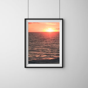 Zonsondergang over de oceaan met surfers | Sunset Art, Sunset Print, Ocean Print, Sunset png, Sunset Wall Art