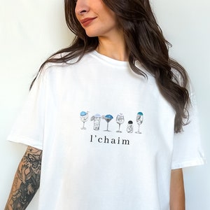 L&#39;Chaim Shirt, Hanukkah Shirt, Yarmulke Shirt, Kippah Cocktail Shirt, Funny Hanukkah Shirt, Cute Hanukkah Gift, Gift for Her, Israel Love