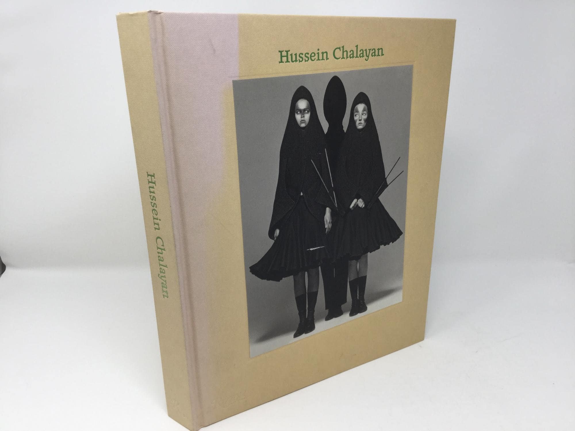 Hussein Chalayan NaiPublishers 作品集(2005) Chalayan Spring 2005 Ready-to-Wear Collection | Vogue