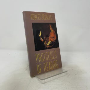 Protocols of Reading by Scholes, Robert PB First Edition Paperback Like New 1991 556510