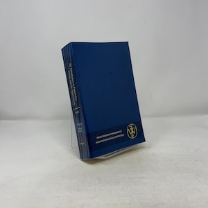 以下が含まれることがあります： 金色の文字で「An Introduction to Probability Theory and its Applications」と書かれた濃紺の本。この本は「Wiley Series in Probability and Mathematical Statistics」の一部です。本は直立しています。