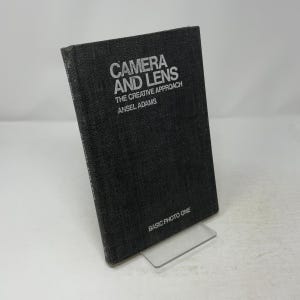 カメラとレンズ：アンセル・アダムス　HC 初版　ハードカバー　非常に良い状態　1976年　515435