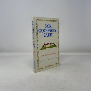 Puede incluir: Un libro titulado "FOR GOODNESS' SAKE!" de Edith Patterson Meyer. La portada presenta un borde verde y rojo, texto azul y una ilustración de un edificio en una colina. El lomo del libro también muestra el título.