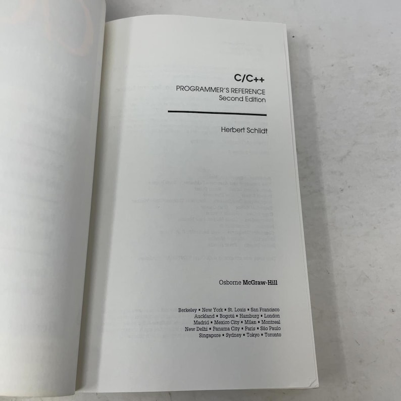 C/C++ Programmer's Reference by Herbert Schildt PB 2nd Edition Paperback Very Good 2000 556095 image 3