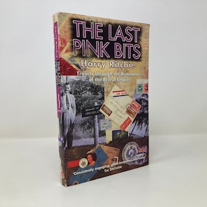 The Last Pink Bits: Travels Through the Remnants of the British Empire di Harry Ritchie PB Libro in brossura 1° Così Primo LN Come Nuovo 1998 153667