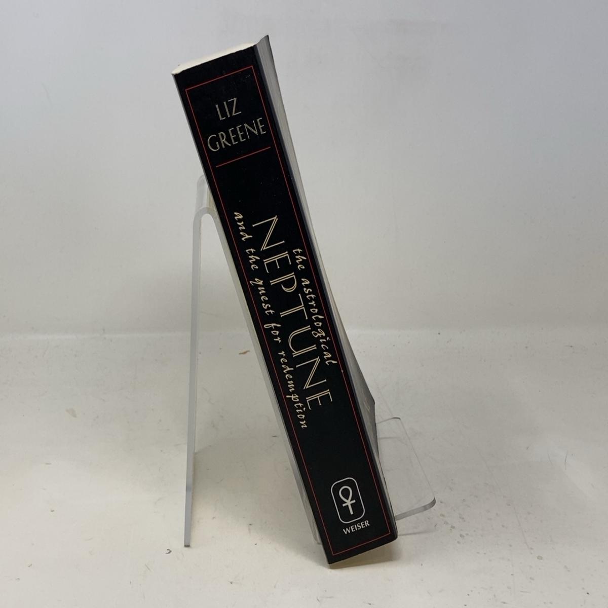 洋書 The Astrological Neptune and the Quest The Astrological Neptune and the Quest for Redemption | Liz