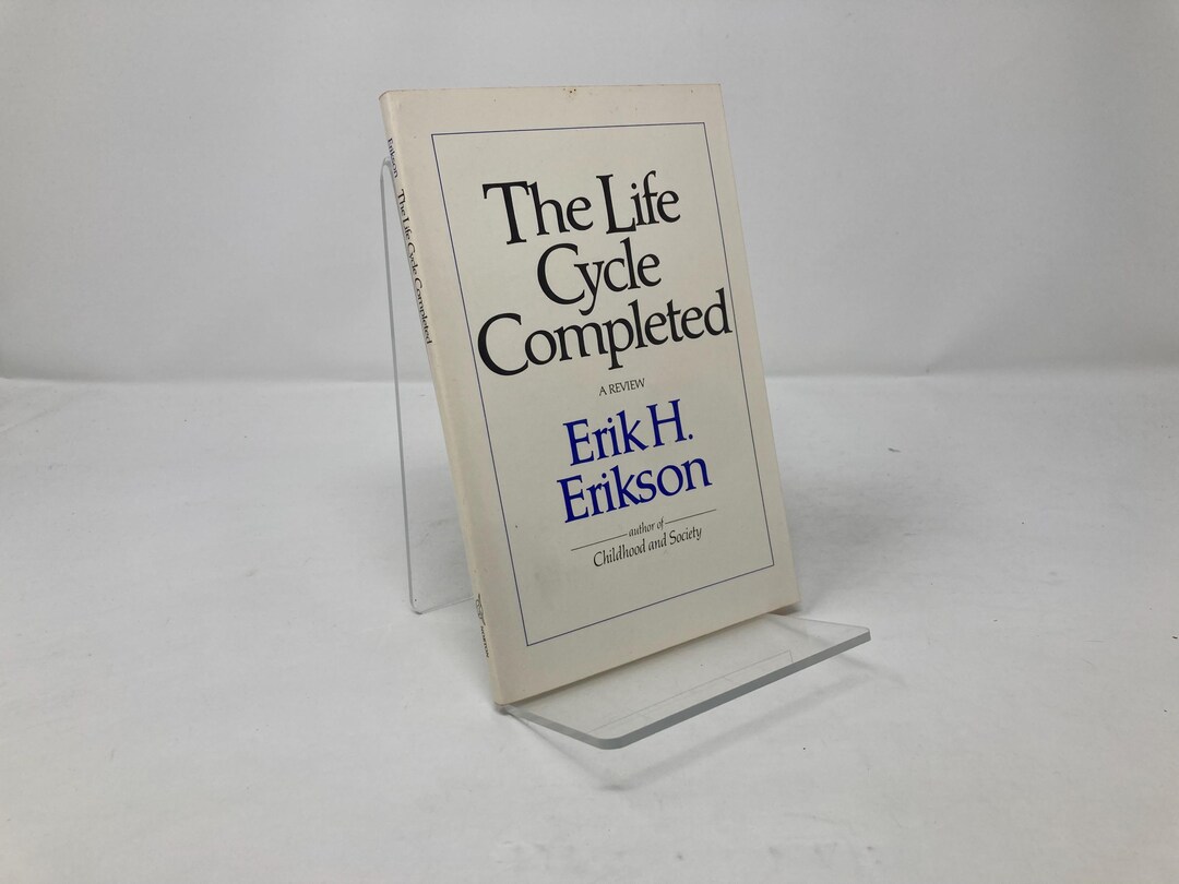 The Life Cycle Completed: A Review by Erik H. Erikson PB Paperback ...