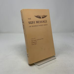 The Sulfi Message of Hazrat Inayat Khan by Hazrat Inayat Khan HC First Edition Hardcover Very Good 1967 362001