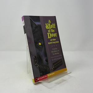 En varg vid dörren och andra återberättade sagor av Ellen Datlow (redaktör); Terri Windling (redaktör) PB First Thus Pocketbok Som ny 2 387332