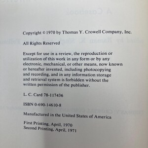Puede incluir: Una p&aacute;gina de libro con texto que incluye informaci&oacute;n de derechos de autor de 1970 de Thomas Y. Crowell Company, Inc. El texto tambi&eacute;n incluye el ISBN y el n&uacute;mero de tarjeta de la Biblioteca del Congreso.