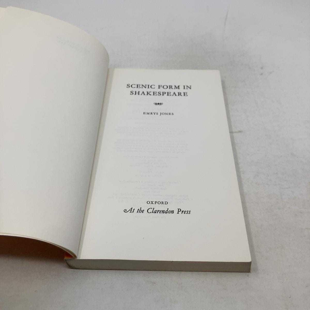 Scenic Form in Shakespeare by Emrys Jones PB First Thus Paperback