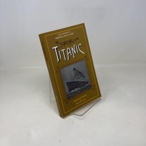 The Sinking of the Titanic by Bruce Caplan PB First Thus Paperback Like New 1997 310399