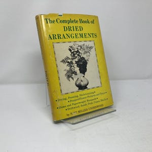 The Complete Book Of Dried Arrangements by Raye Miller Underwood HC  Hardcover Very Good 2001 196147