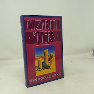 Ormen, krokodilen och hunden av Elizabeth Peters HC Första upplagan Inbunden Som ny 1992 532738