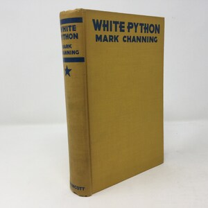 以下が含まれることがあります： 背表紙が黄色のハードカバーの本で、タイトルは「WHITE PYTHON」、著者は「MARK CHANNING」と青色の文字で書かれています。