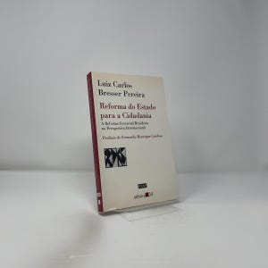May include: A book titled "Reforma do Estado para a Cidadania" by Luiz Carlos Bresser Pereira. The cover is white with red and black text. The book is published by editora 34.