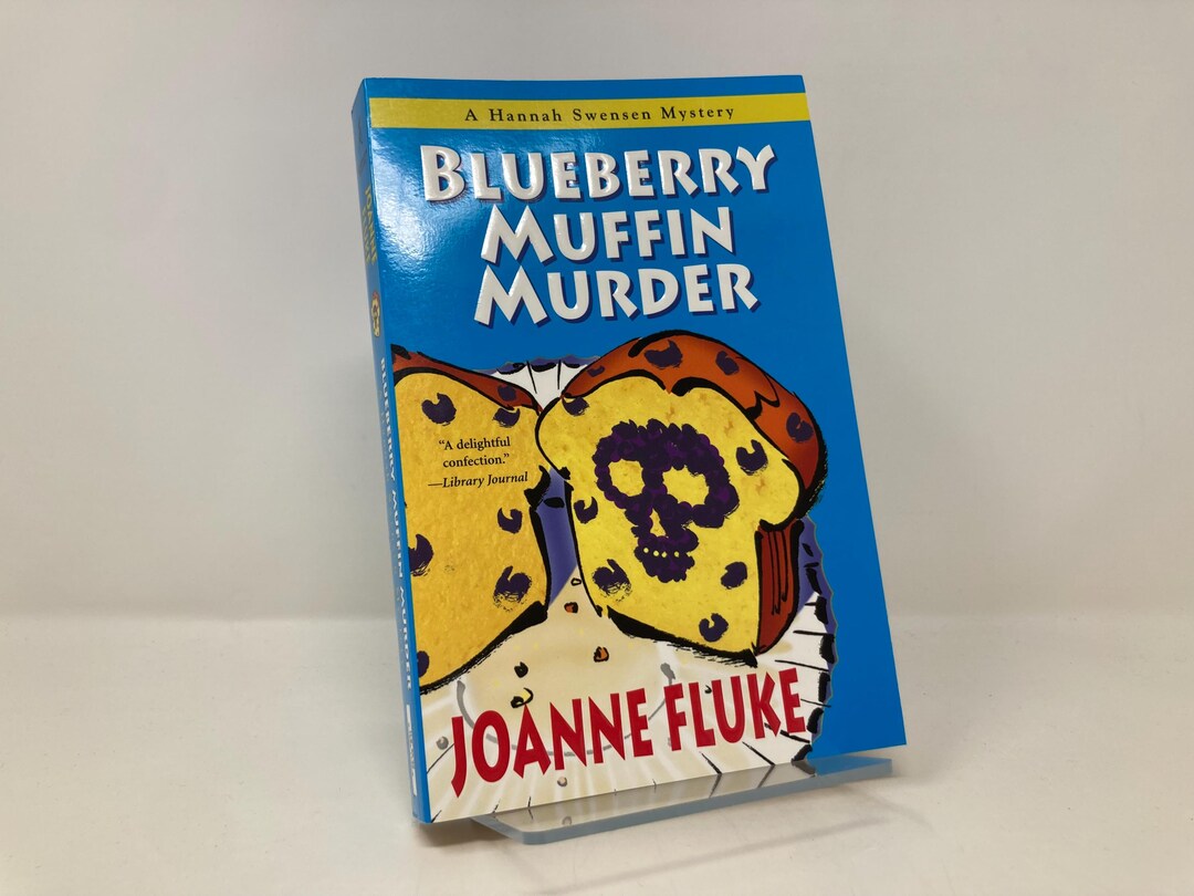 Blueberry Muffin Murder by Joanne Fluke PB Paperback 1st First