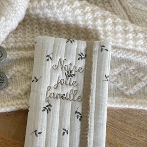 Housse de protection matelassée et personnalisée pour livret de famille - Idéale pour bébé, enfant, parents et cadeau unique