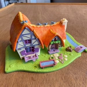 Disney Vintage Bluebird Polly Pocket Tiny Collection Snow White and the Seven Dwarfs, Light up, 100% Complete in Mint Condition.