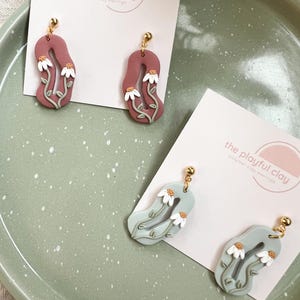 Squiggle Daisy Dangles | Spring Flower Clay Earrings