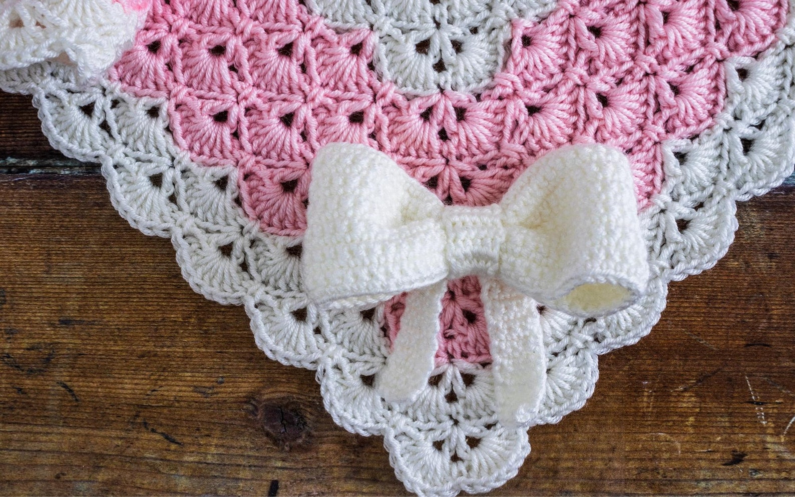 Crochet Baby Blanket Pattern With 3D Crochet Bow by Maisie and Etsy