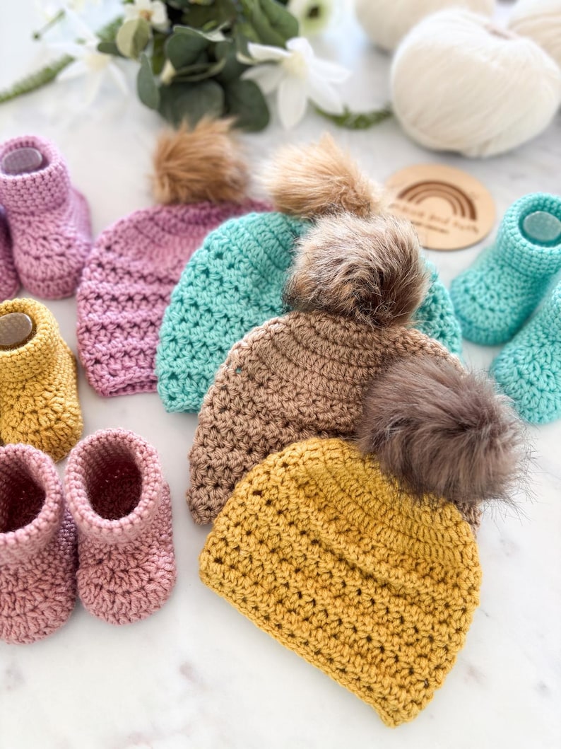 Crochet hat PDF pattern with video tutorial and family sizing