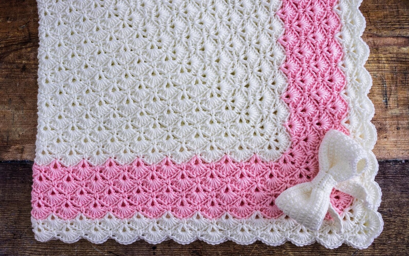 Crochet Baby Blanket Pattern With 3D Crochet Bow by Maisie and Etsy